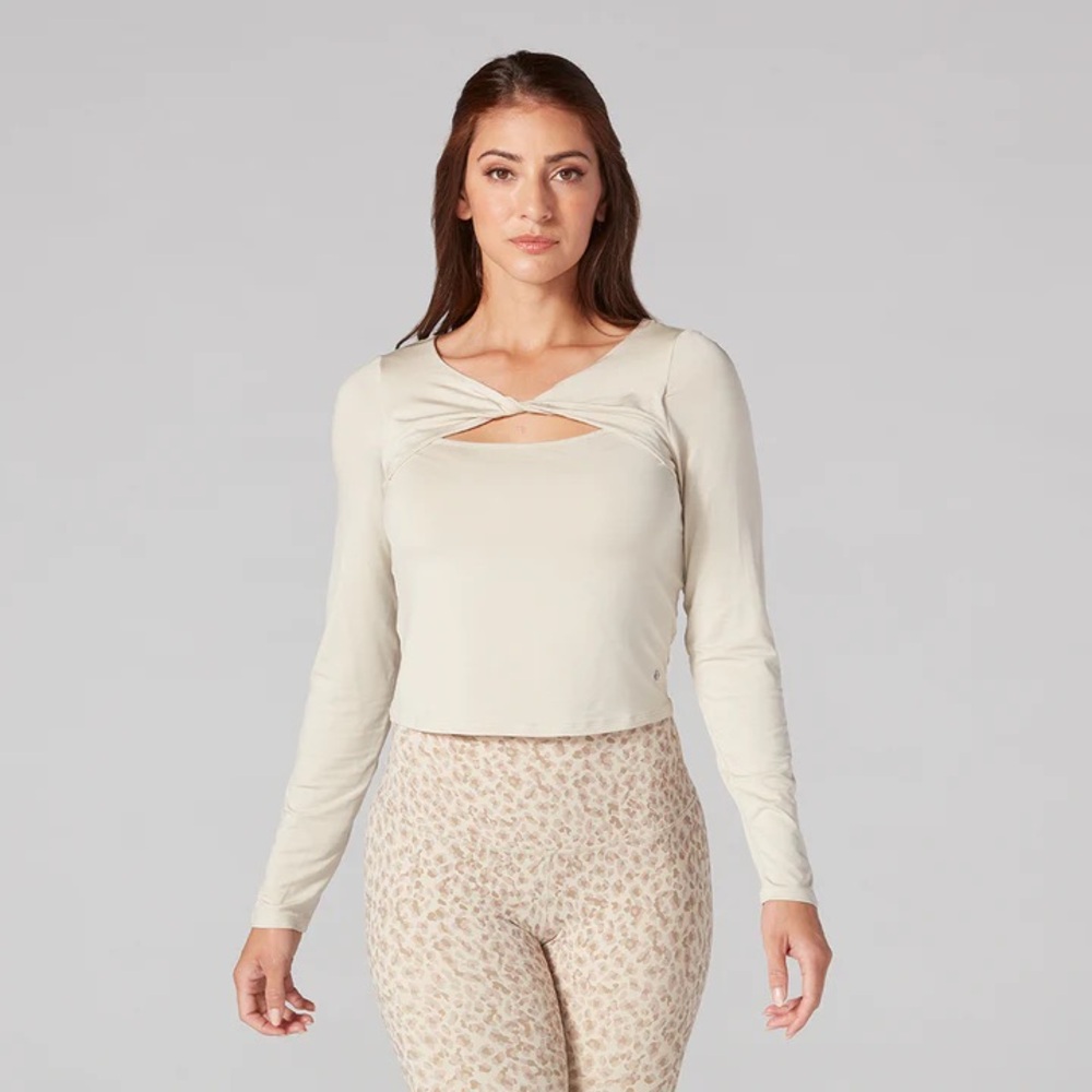 Tavi Noir Form Cropped Long Sleeve, color latte, size L